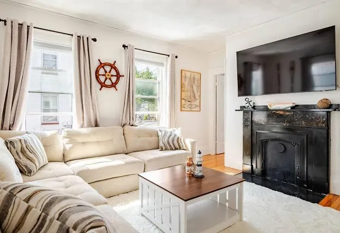 Witch City Retreat With Tiki Bar In Downtown Salem