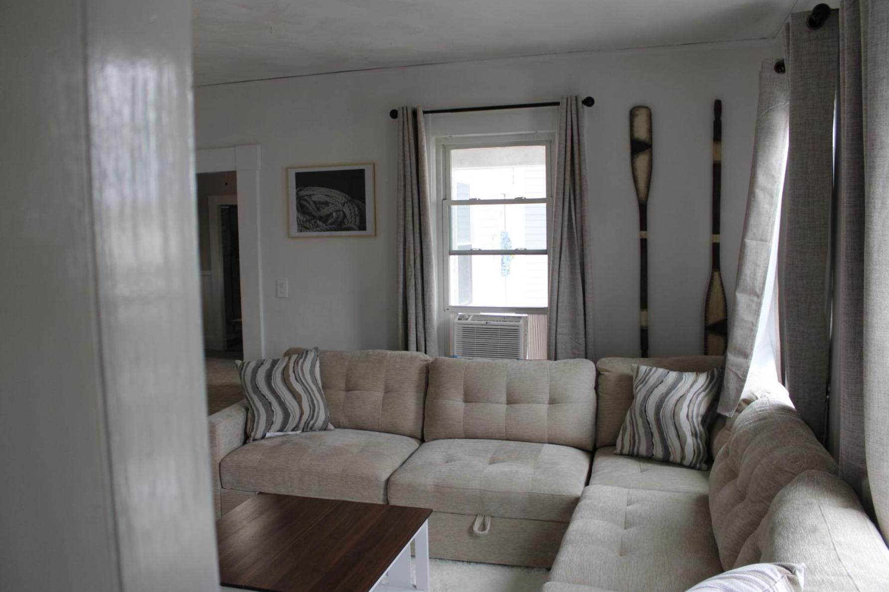 Apartment Witch Retreat With Tiki Bar In Downtown