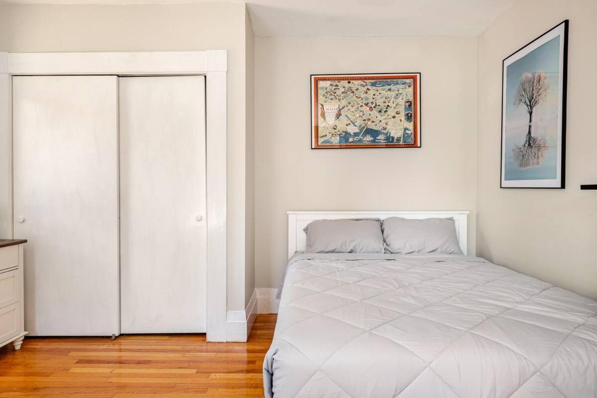 Witch Retreat With Tiki Bar In Downtown Apartment