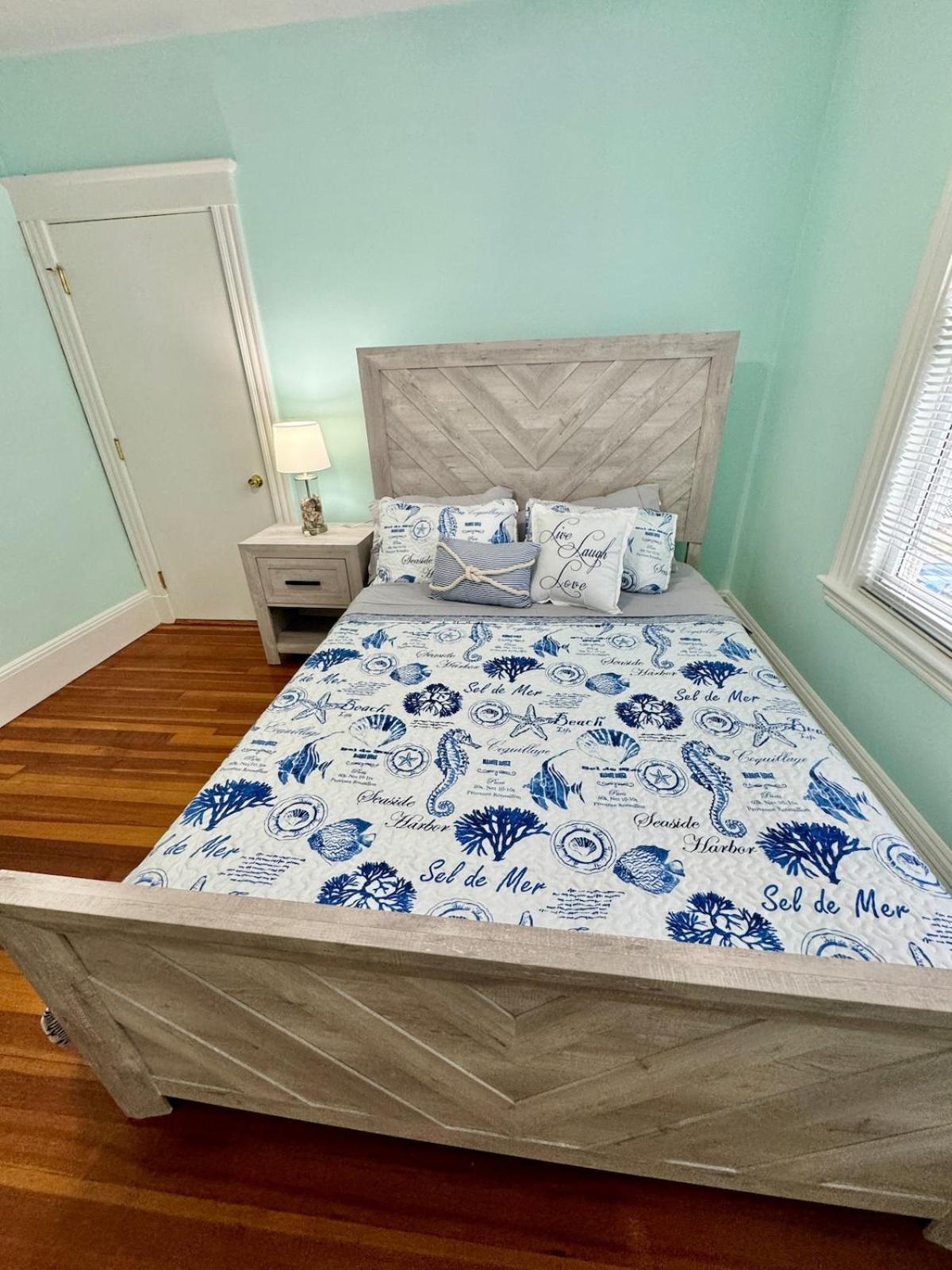 Sanctuary By The Sea * Salem